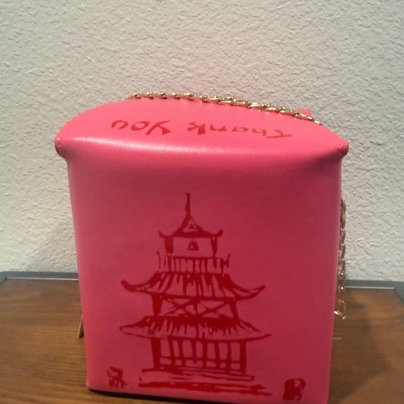 NWT Pink Takeout Box Crossbody Shoulder Bag with Gold Chain - Picture 5 of 7